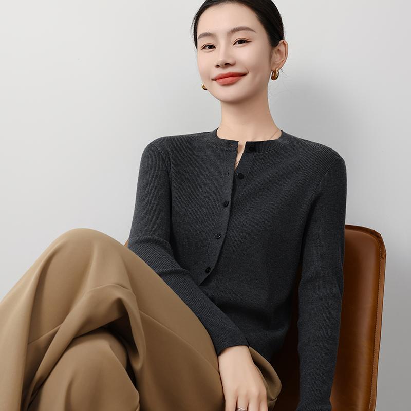 Dámský lehký kardigan z 50% vlny a 50% morušového hedvábí - všestranný úplet na 4 sezóny pro celoroční pohodlí a styl