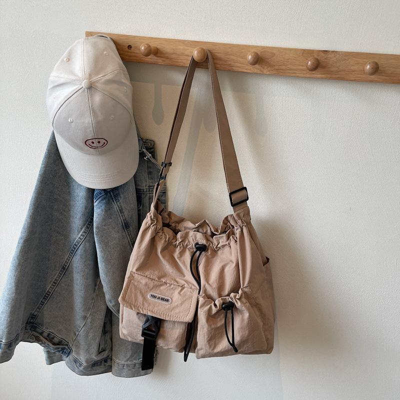 

2025 summer Korean version of niche men s and women s leisure drawstring shoulder bag leisure cloth bag large-capacity commuter messenger bag хакі