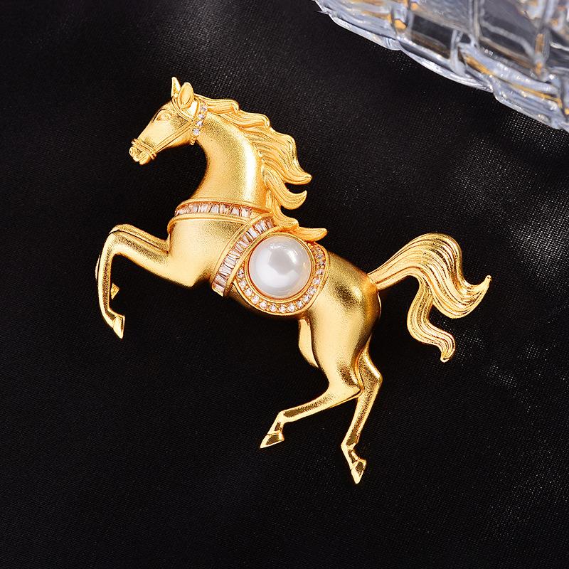 

Мода Стразы Жемчуг Сплав Броши Лошади Зодиак Пони Значки Женщины Мужчины Аксессуары для Одежды Лацкан Костюма Корсаж Новогодние Подарки 1 pcs