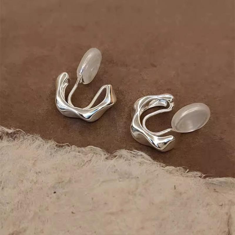 Неправильный темперамент Дисковые спирали от комаров Клипсы на уши Женский холодный стиль Рабочий темперамент Нишевые высококачественные клипсы на уши Без прокола