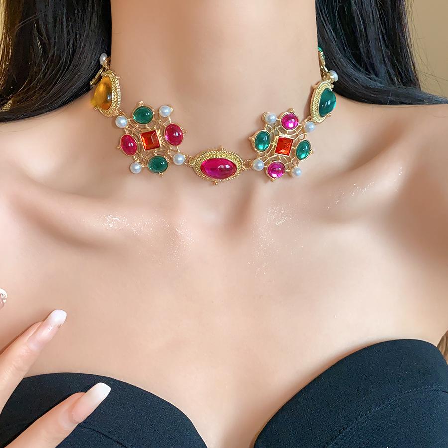 Cute bear pendant necklace niche fashion design sweater chain high sense versatile temperament jewelry accessories