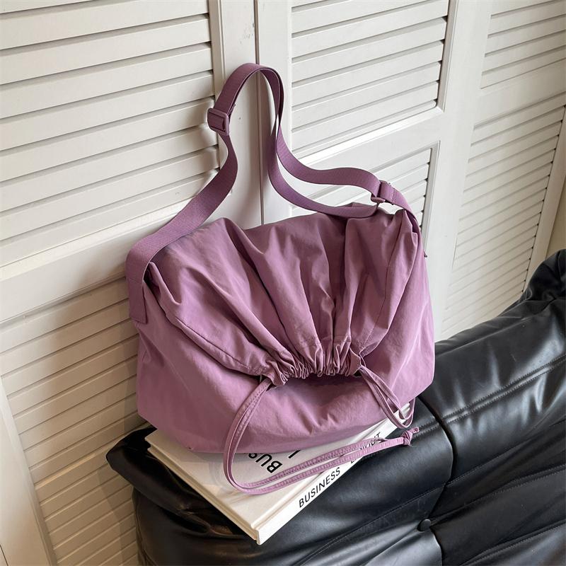 Bolso de hombro monocromático de nailon de gran capacidad para mujer, bolso bandolera de diseño casual exclusivo