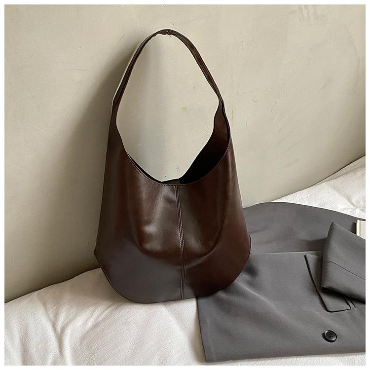 

Вместительная сумка-тоут для поездок на работу, новая женская сумка через плечо сезона осень-зима 2025, повседневная нишевая сумка для ношения в руке и под мышкой