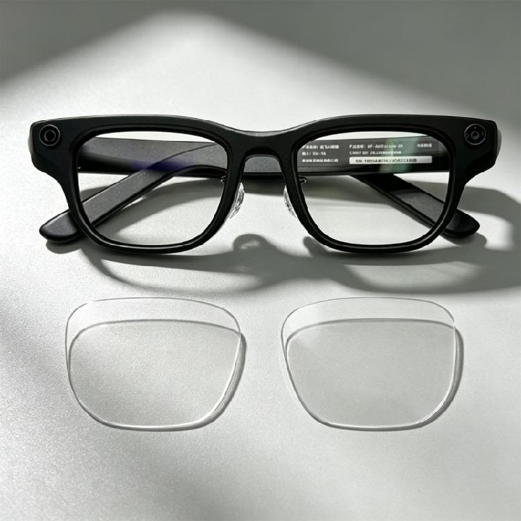 Travel Storage Lens Film for Glasses, Clear PET Wear-Care Layer with Lens Outline Fit, Hand Positioning, and Daily Desk or Commute Use
