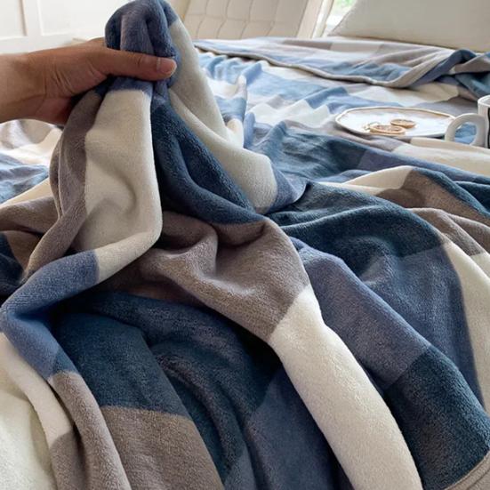 Nap Blanket, Lightweight Foldable Milk Velvet Warm Blanket, Soft Double-Sided Solid Color Warm Shawl Wrap, for Office And Travel