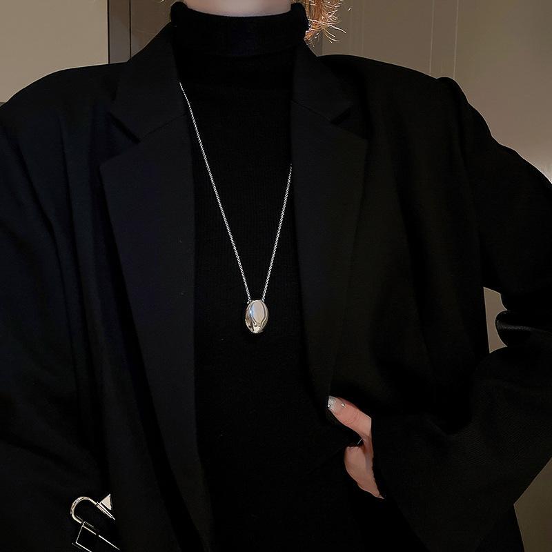 French Casual Wind Titanium Steel Triangle Necklace Light Luxury High Sense Simple Sweater Chain Trend Item Decoration Niche