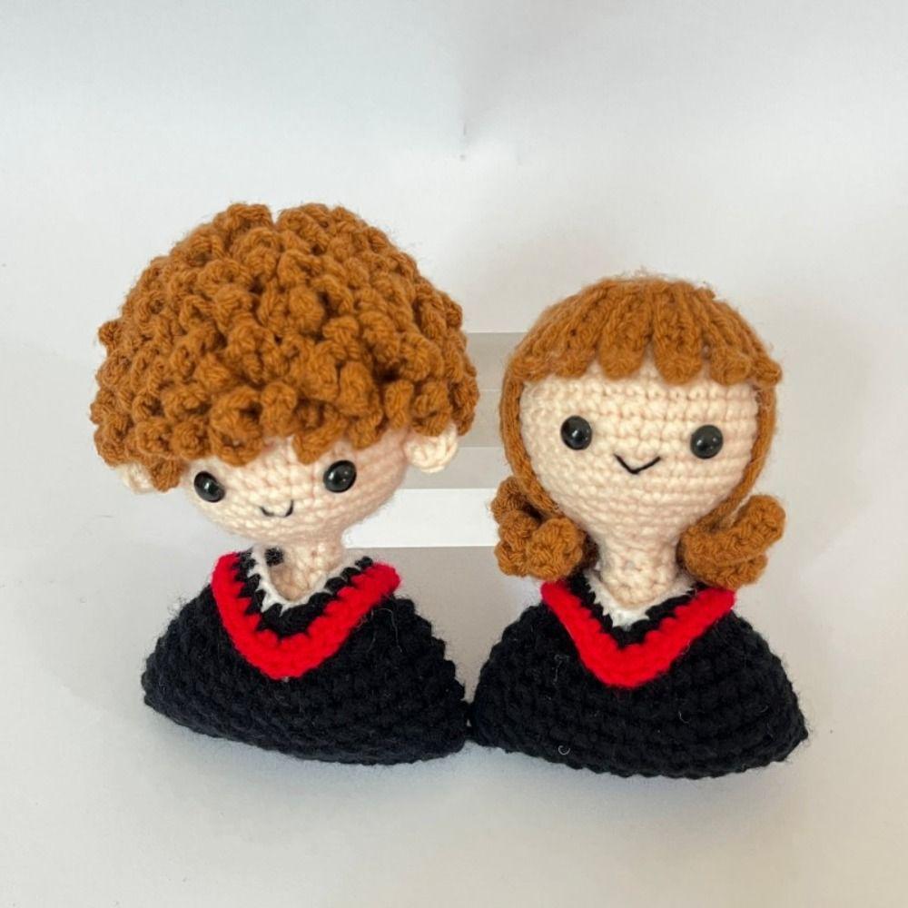 Gewebte Puppe Gestrickter Schlüsselanhänger Handgemacht Gestrickte Puppe Häkelpuppe Abschluss-Puppe für Studenten