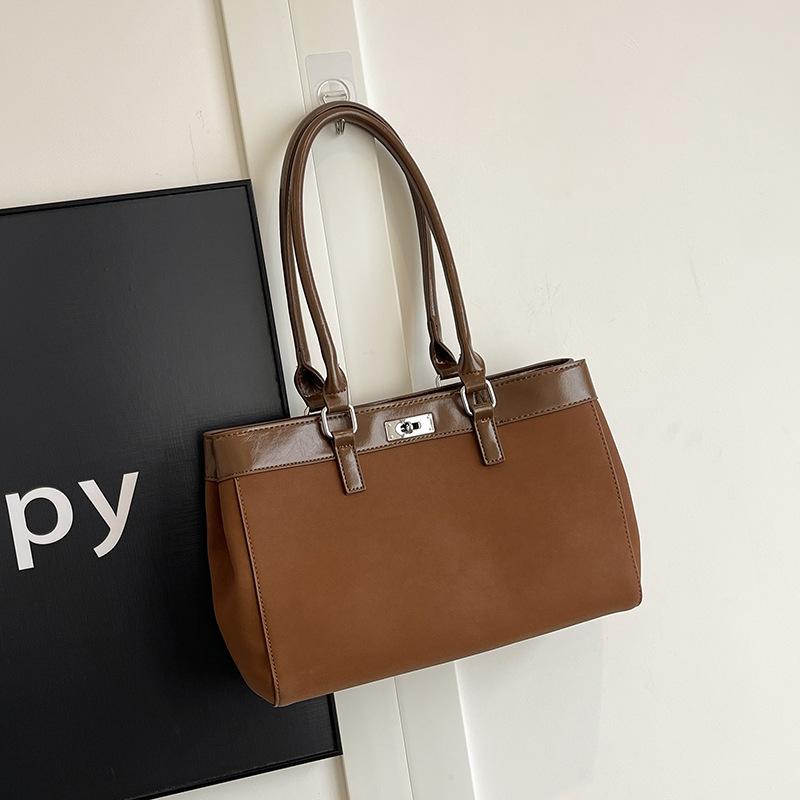 Large-capacity Commuter Tote Bag Women's 2025 New Autumn and Winter Retro Shoulder Bag Retro Going Out Hand Bag