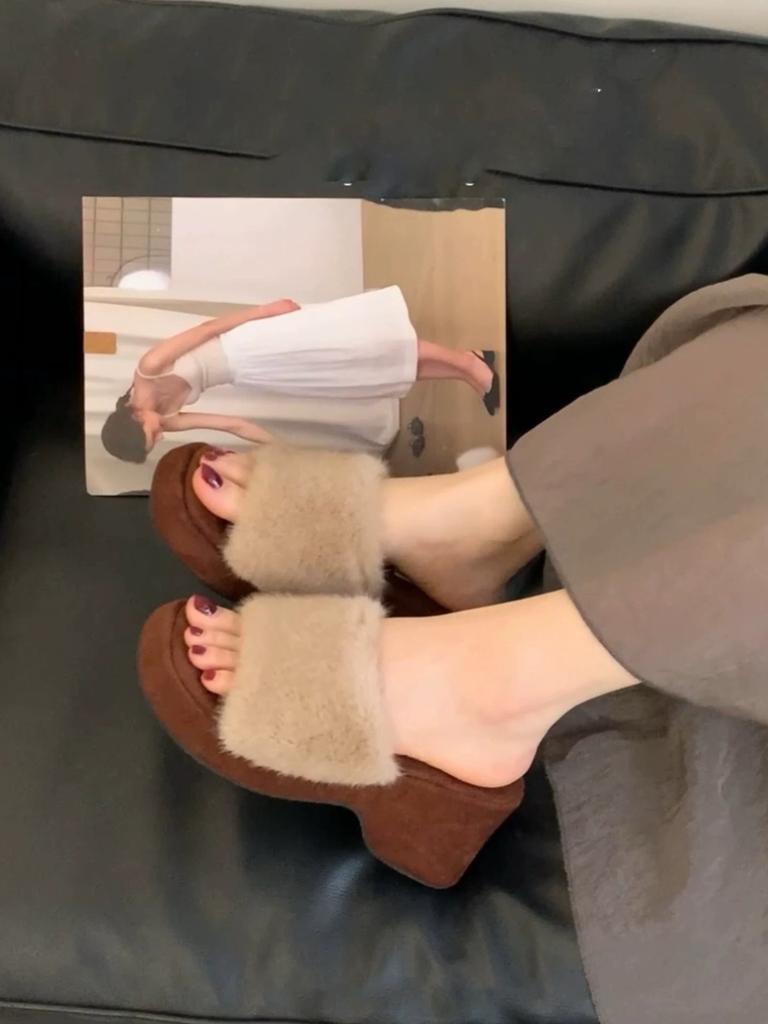 Spot thick bottom height increase small man fluffy slippers female autumn and winter gentle fairy wind cool slippers one word slippers female