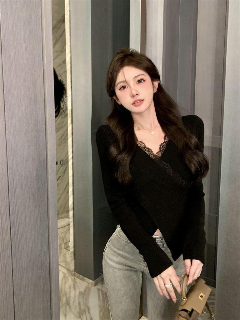 Stylish Black Lace V-Neck Slim-Fit Knitted Top for Women 2025