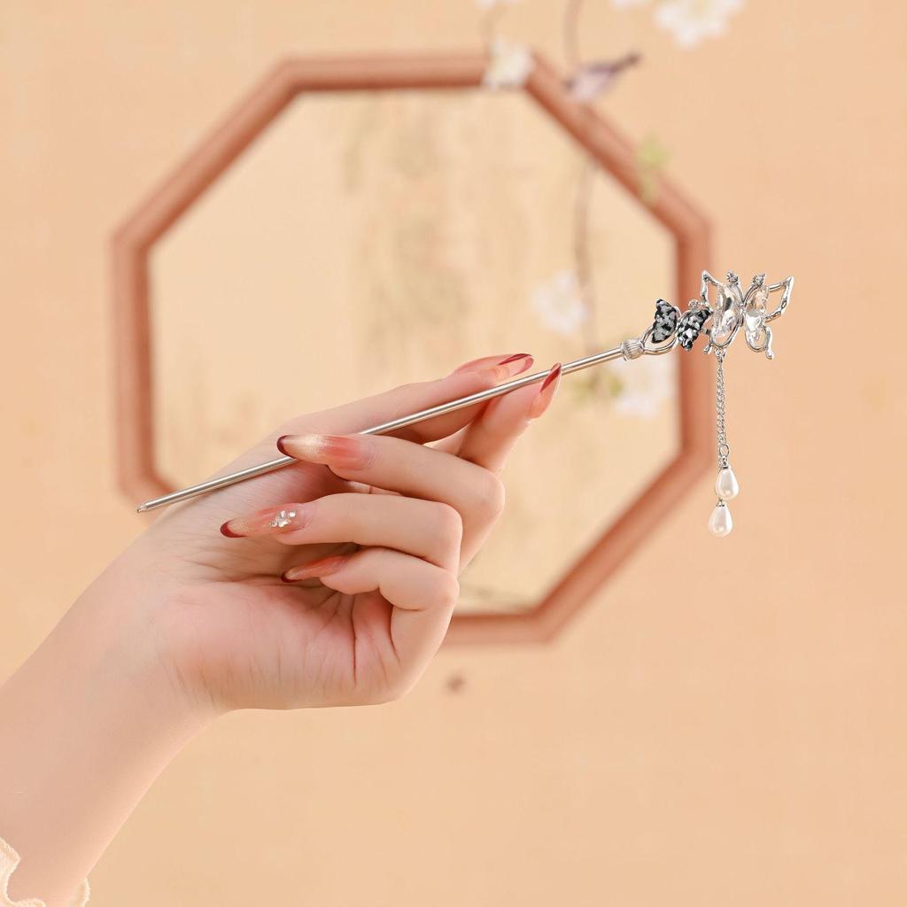 Vintage Butterfly Flower Tassel Hairpin for Qipao and Hanfu - Alloy Buyao Hair Accessory for Women