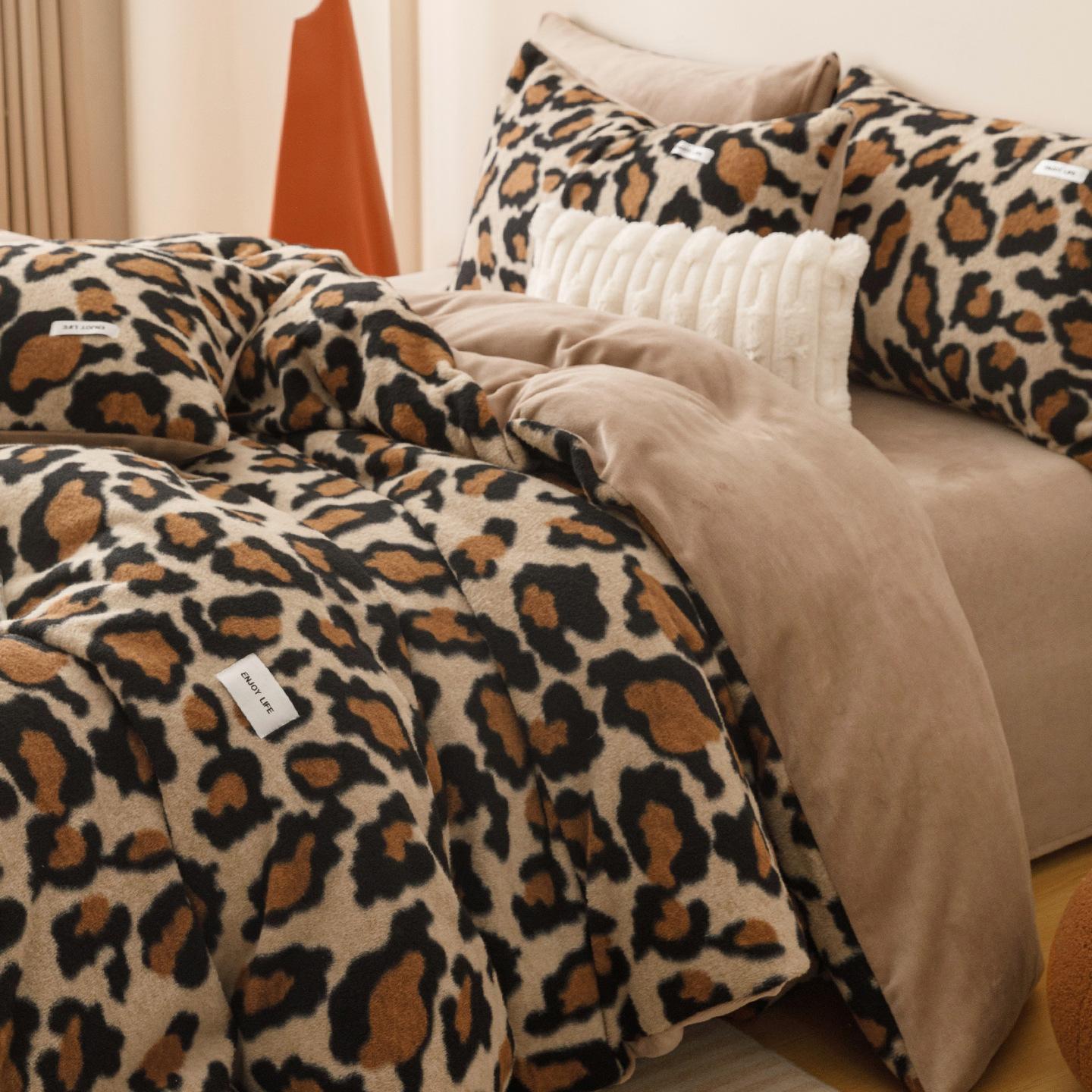 

Утолщенный комплект из четырех предметов из молочного флиса для кровати, ретро имитация кашемира, двустороннее коралловое флисовое пододеяльник, простыня, комплект из трех предметов 3pc 150x200 quilt