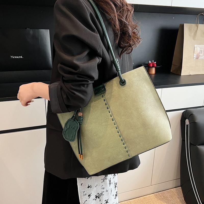 High-end Exquisite Niche Bag Women's Fashionable Versatile Female Portable Shoulder Bag Simple Soft Ladies Tote Bag