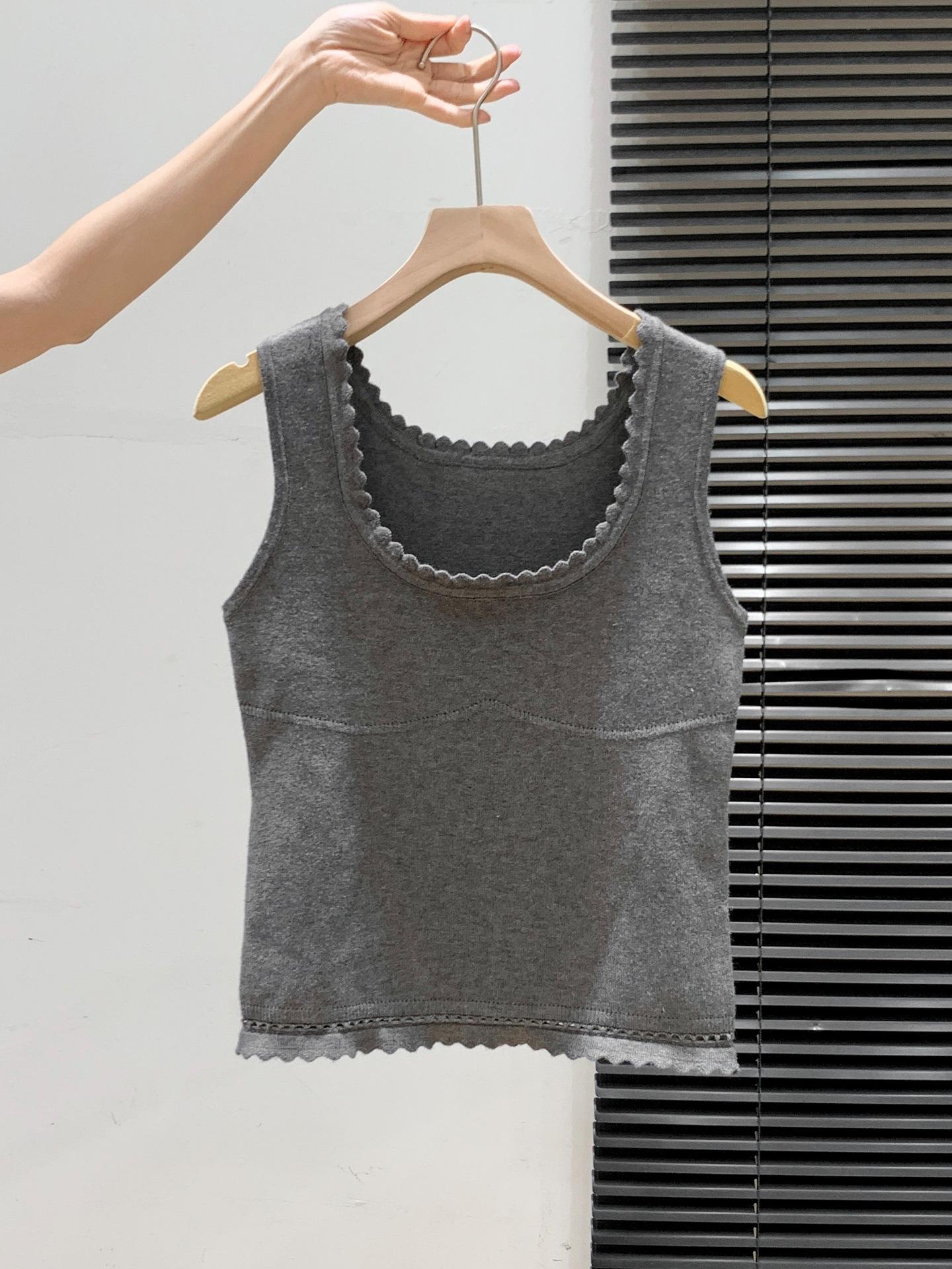 

Wear a two-piece rhombus thickened knitted cardigan jacket in autumn and winter, and a female worker s font with a vest inside. one size