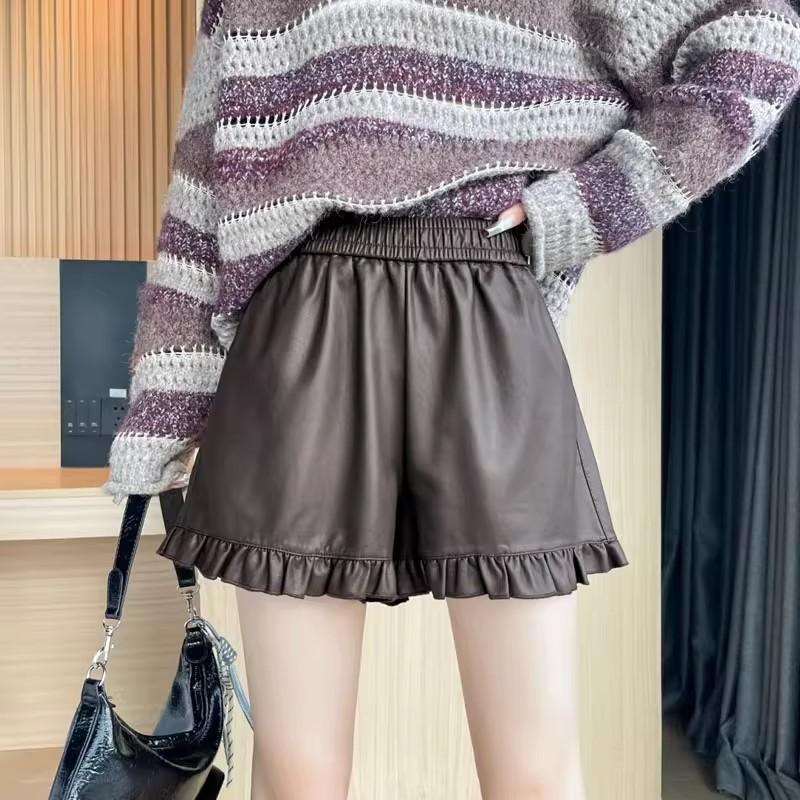 Women's Fall Winter Maillard Ruffle Trim A-Line PU Leather Shorts Petite Wide Leg Pants Mini Shorts Versatile Slim Fit Hot Pants