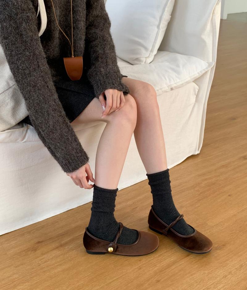 

French round head small single shoes evening breeze gentle lady with skirt flat bottom laden shoes retro Mary Jane shallow mouth women s shoes 40 светло-коричневого