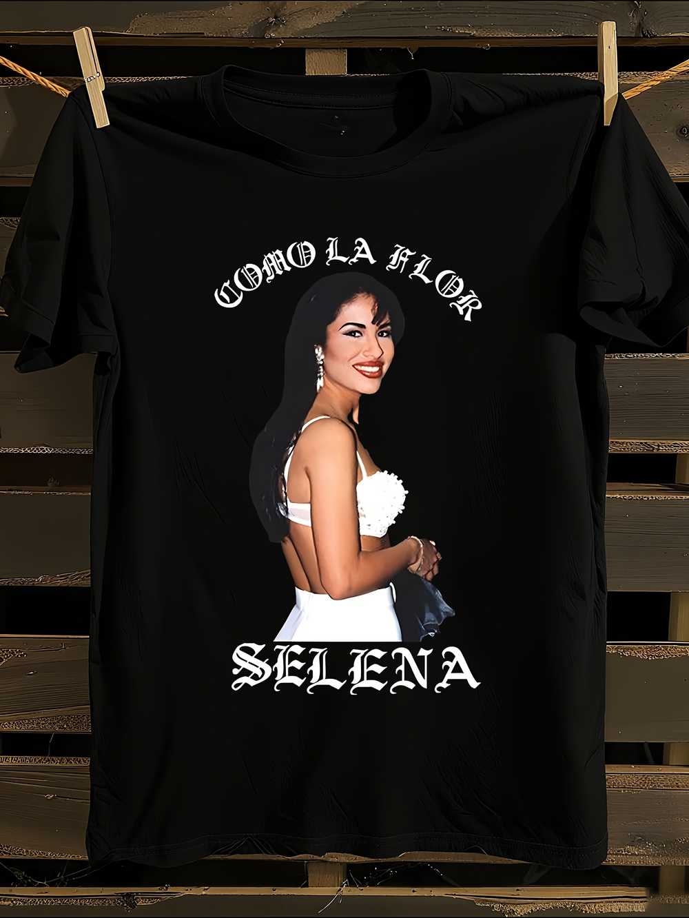 

Selena Quintanilla Graphic T-Shirt L
