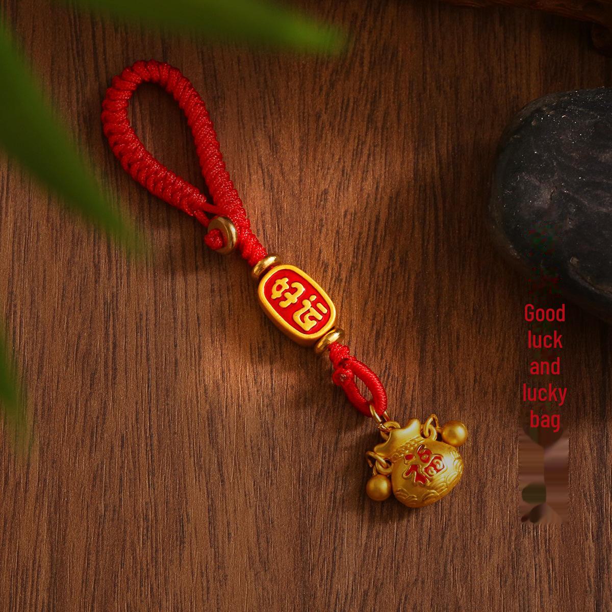 

Древний золотой брелок-подвеска с красной веревкой на удачу