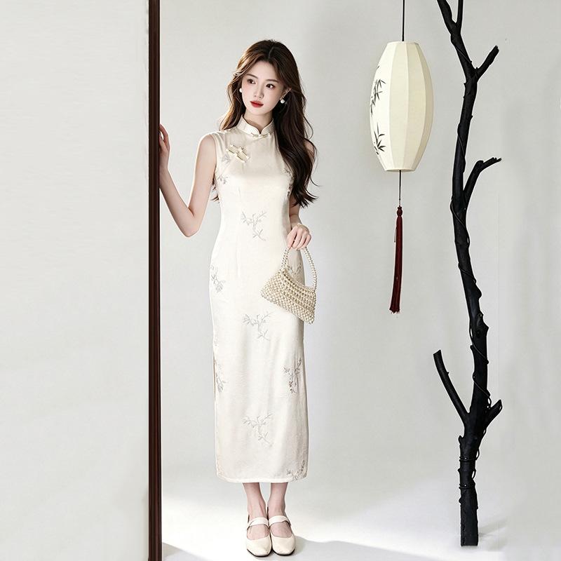 Embroidery white sleeveless national style new Chinese style Suzhou long cheongsam improved young 1011 new women's high sense