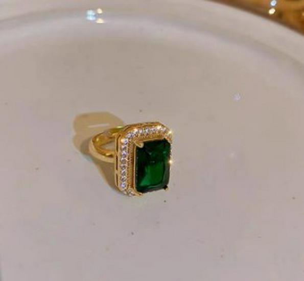 

Позолочене міддю намисто з підвіскою із зеленим дорогоцінним каменем - Ретро дизайн легкої розкоші для жінок