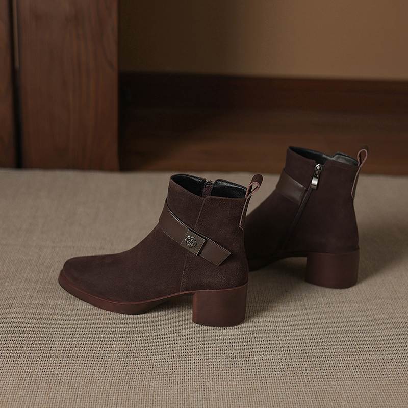 Krazing Pot Cow Suede Nubuck Round Toe Chunky Heels Chelsea Boots Size 43 Zipper Metal Flowers Women Platform Ankle Boots