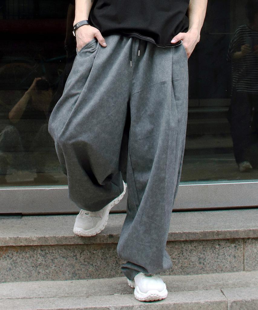Deumakeu M Grunge Washing Side One Tuck Curved Wide Pants Charcoal