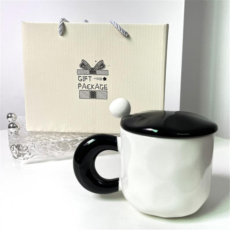 

Gift Box Splicing Ceramic Cup Sets 420ml High Aesthetic Handle Tea Mugs with Lid and Scoop Coffee Cup to Friends and Family 401-500ml