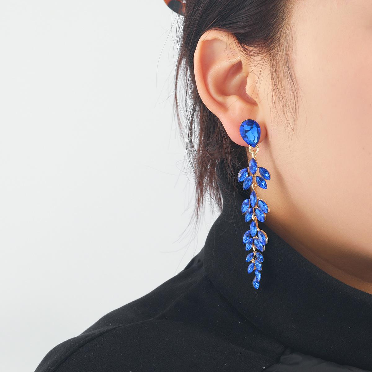 

Exaggerated Willow Leaf Women s Fashion Earrings - Elegant Long Niche Design зелёный