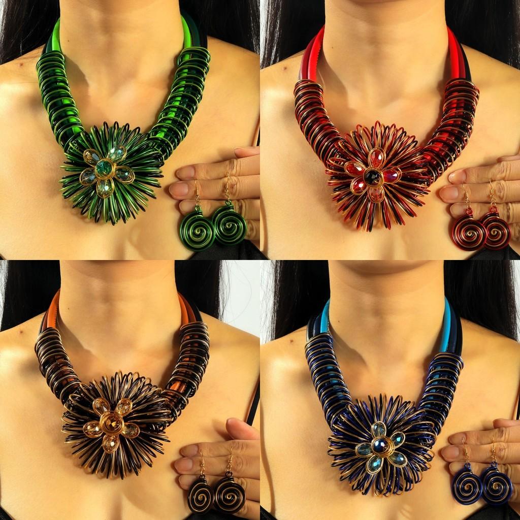 Modern Water Crystal Floral Jewelry Set With Alloy And Embossed Embedding For Spring Wear