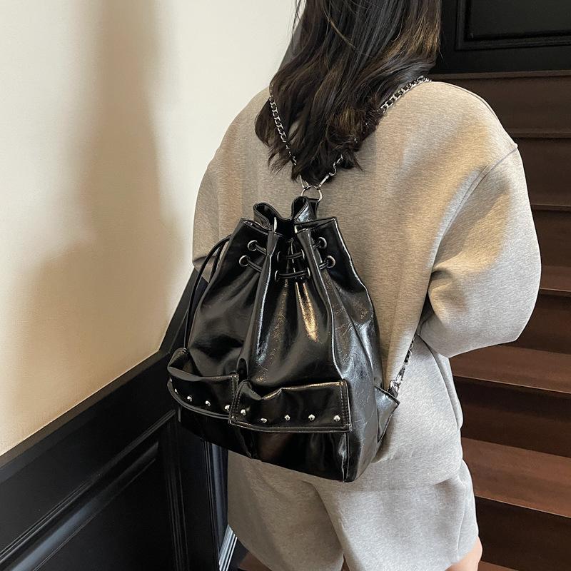 Korean Niche Backpack Bag Women's 2025 New Rivet Chain Multi-pocket Shoulder Bag Commuter Drawstring Bucket Bag