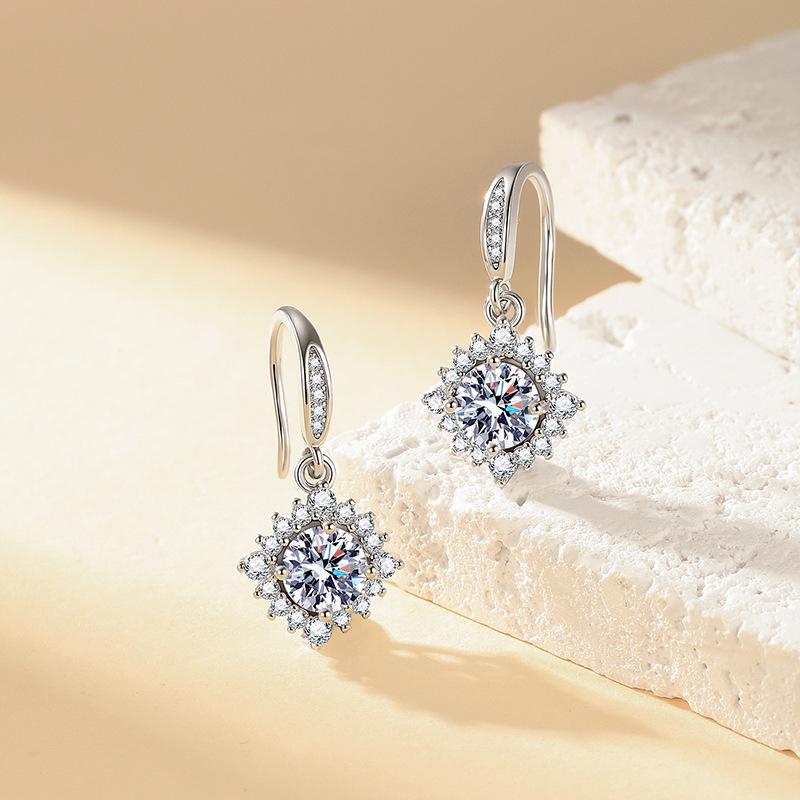 Eight-Heart Eight-Arrow Cubic Zirconia Snowflake Earrings - Women's Niche Fashion Ear Jewelry