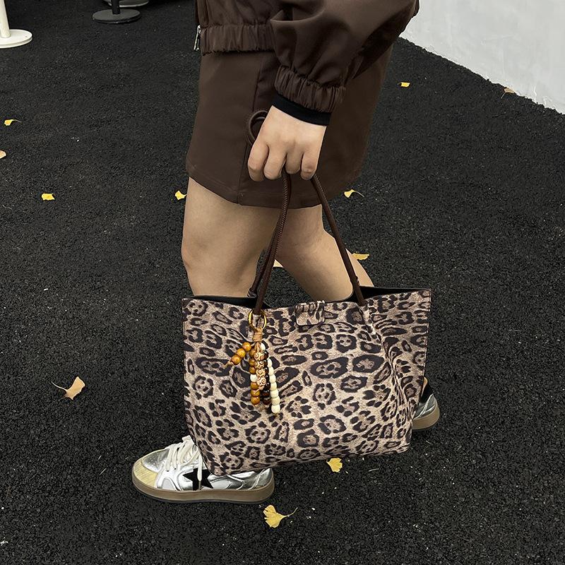 Leopard Print Bag Women's Large Capacity 2025 New Autumn and Winter Retro Shoulder Mother and Child Bag To Work Commuting Armpit Tote Bag