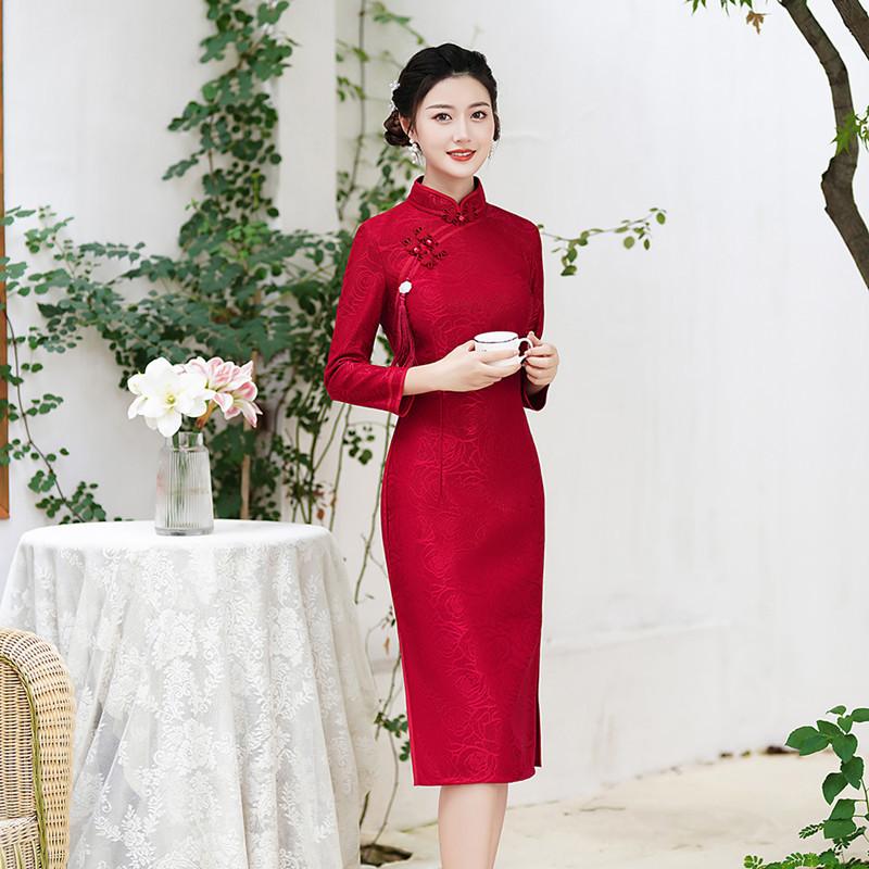 Red lace medium and long-sleeved cheongsam autumn and winter new improved bride red wedding girl cheongsam