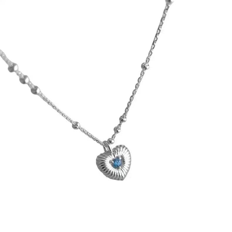 Vertical Diamond Inlaid Mini Love Necklace with Versatile Heart Shaped Zircon Collarbone Chain