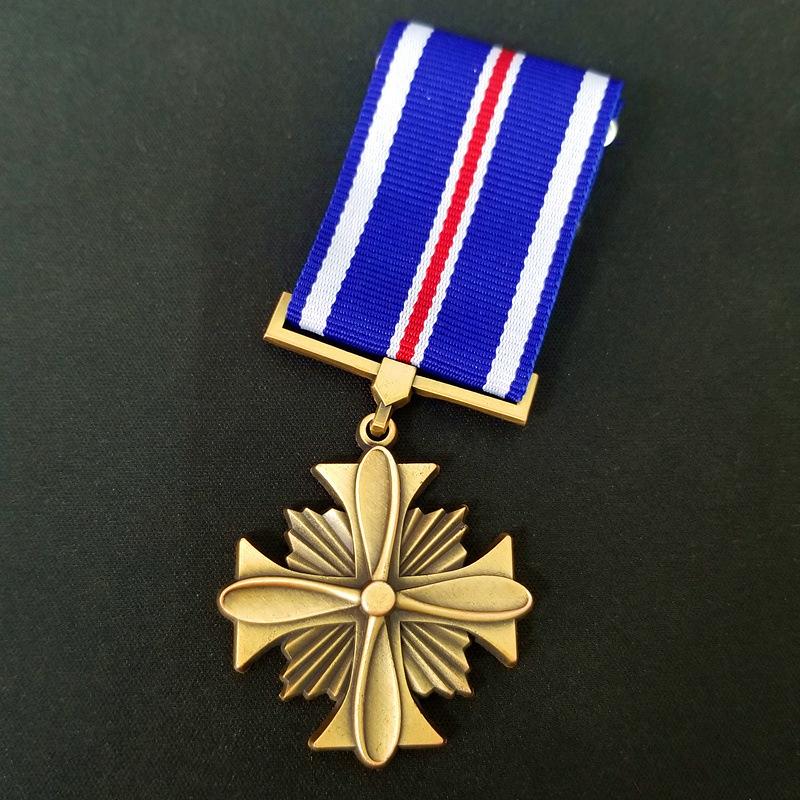 

США Американская медаль за лётные заслуги Крест значок-брошь