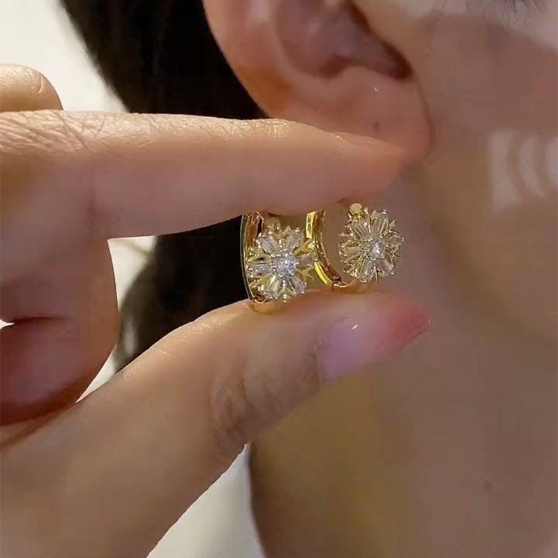 Elegant Zircon Snowflake Ear Cuffs - Light Luxury Christmas Style Versatile Earrings