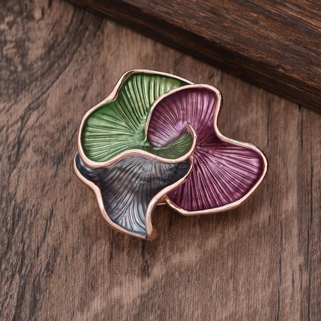 New Enamel Geometric Petal Coated Magnetic Brooch, Fashionable and Advanced Women's Multi-functional Brooch
