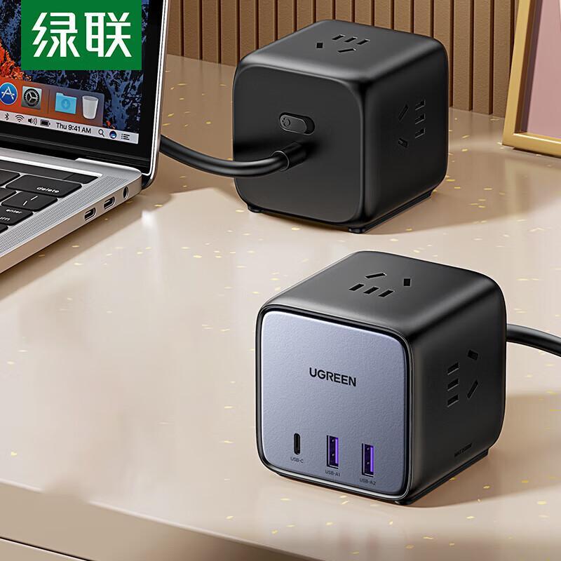 UGREEN 30W GaN Smart Desktop Charging Station