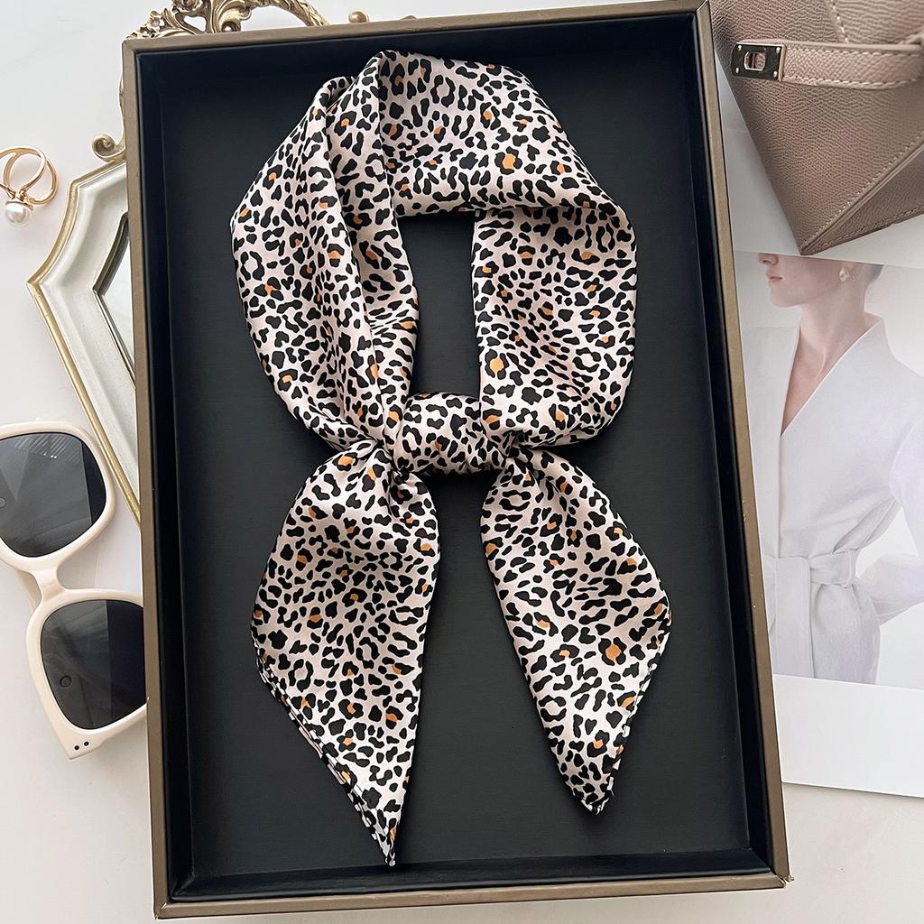 Retro Leopard Print Spring And Summer Light And Thin Small Square Scarf Office Air-Conditioned Room Foreign Style Shawl
