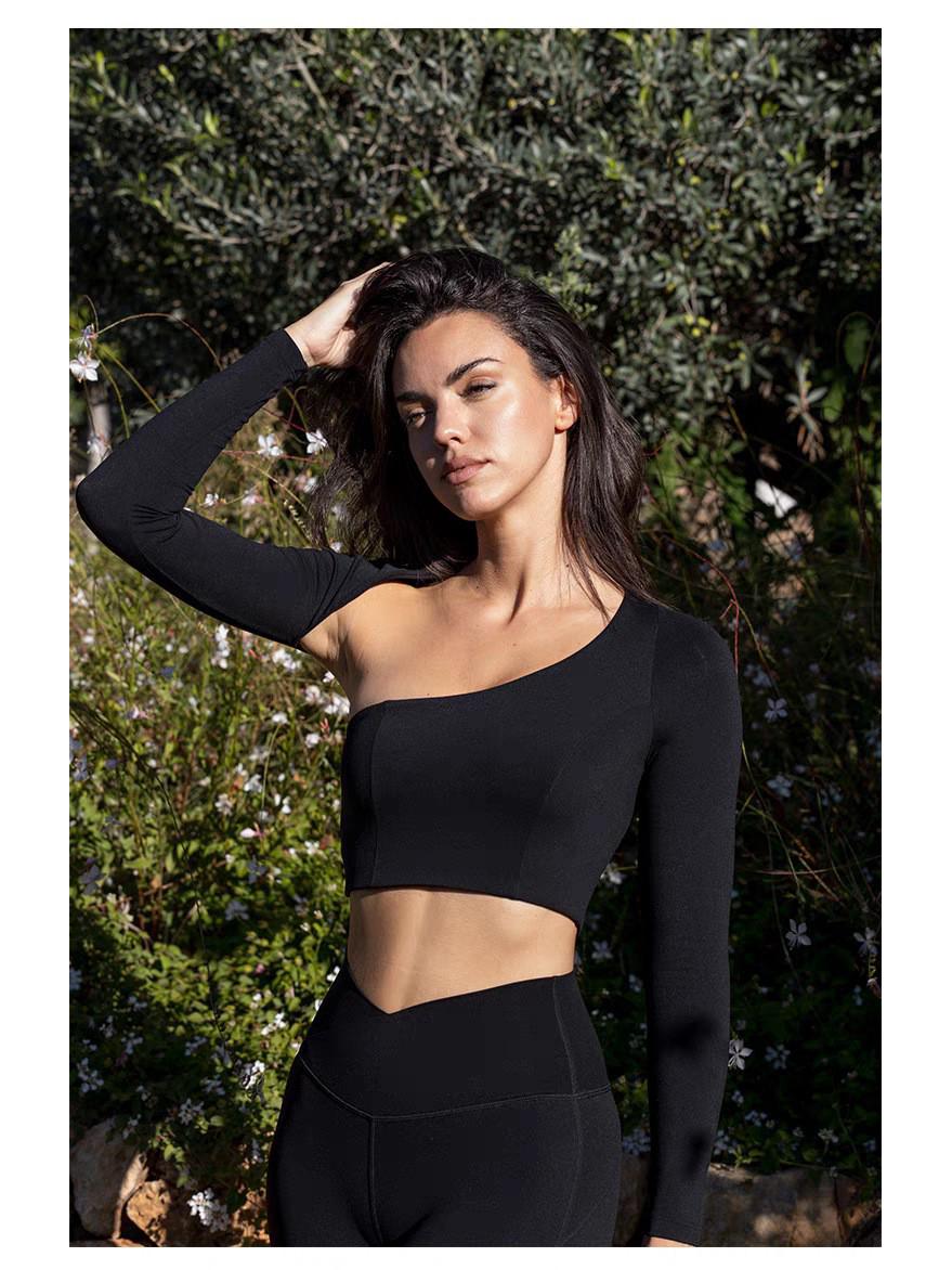 

Топ для йоги с открытыми плечами и длинными рукавами в европейском и американском стиле — высокоэластичный, удобный, ударопрочный, с накладкой на грудь для танцев и фитнеса Large чёрный