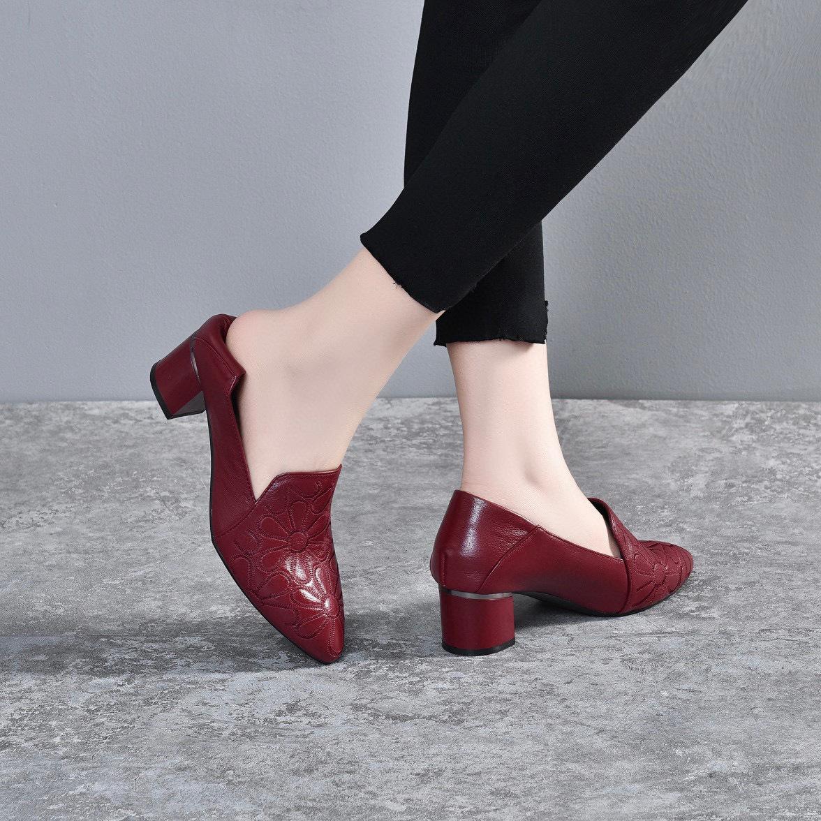 

Женская обувь весна 2025 года, новые остроносые туфли в иностранном стиле, туфли на плоской подошве из коровьей кожи с вышивкой, одна туфля и две мокасины 39