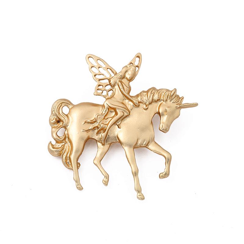 

Металлическая брошь в стиле барокко: Винтажный европейский и американский дизайн для высокой моды