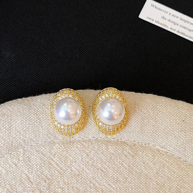 Silver Needle Zircon Oval Pearl Stud Earrings – Elegant, Niche, High-End Ear Jewelry for Women.