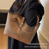 Large capacity bag women's 2025 new trendy autumn and winter retro fashion daily commuting versatile shoulder bag tote bag