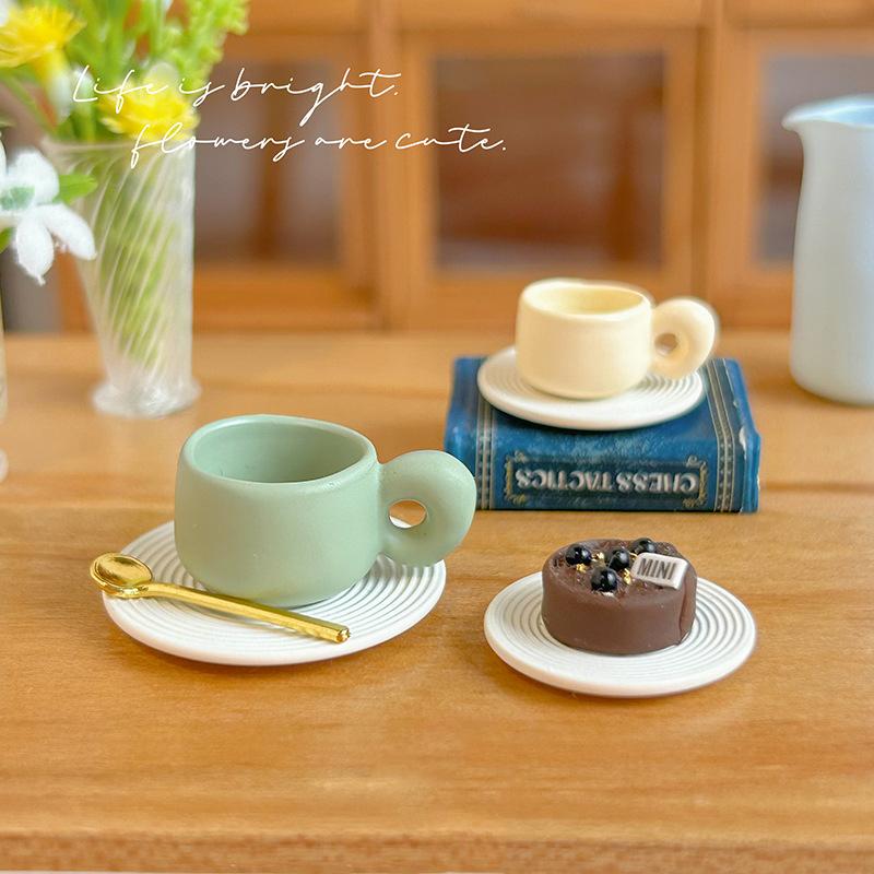 1Pcs Dollhouse French Retro Mini High Foot Relief Mark Coffee Cup With Handle Miniature Scene Decoration High End Stemmed Mugs