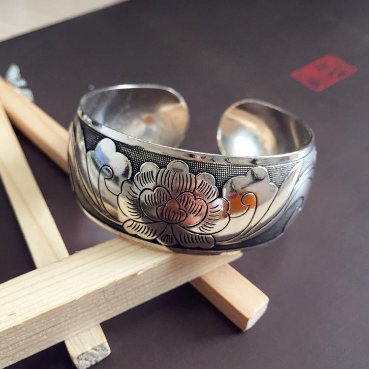 Bohemian Etnický Styl Retro Stříbrný Široký Náramek pro Ženy Vyřezávaný Květ Otevírací Módní Náramek Boho Vintage Šperky