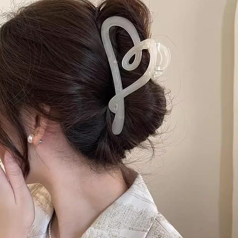 New Large Heart Hair Claws Clips Women Girls Ponytail Holder Plastic Crab Hair Clamp Barrettes Hairpins Hair Accessories Fashion