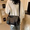 2025 New Niche Messenger Bag Light Crossbody Shoulder Bag Trendy Brand Casual Versatile Men's and Women's Fashion Commuter Bag