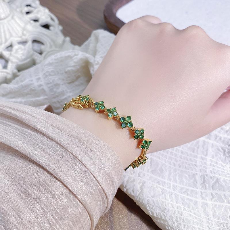 Sparkling Four-Leaf Clover Full Of Diamonds, Green Zircon, Lucky Petal Bracelet, Light Luxury, High-End Sense, Niche Exquisite Bracelet For Women