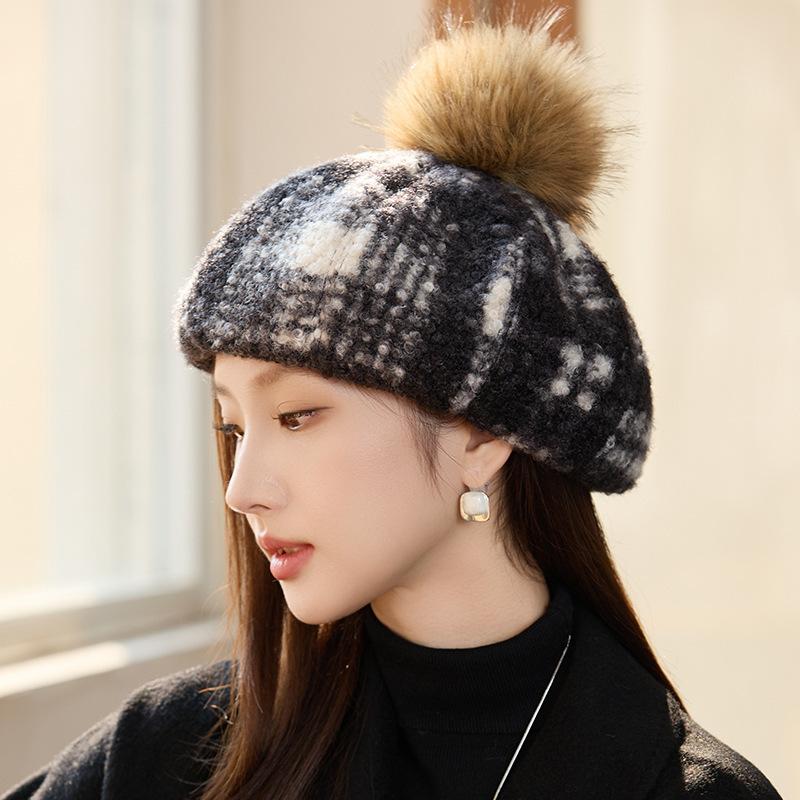 New Autumn and Winter Women's Retro Plaid Beret Painter Hat Warm Women's Winter Knitted Wool Hat Outdoor Travel Windproof Hat